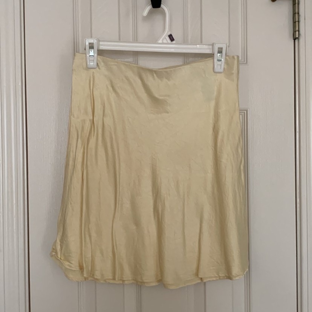 H&M cream satin mini skirt